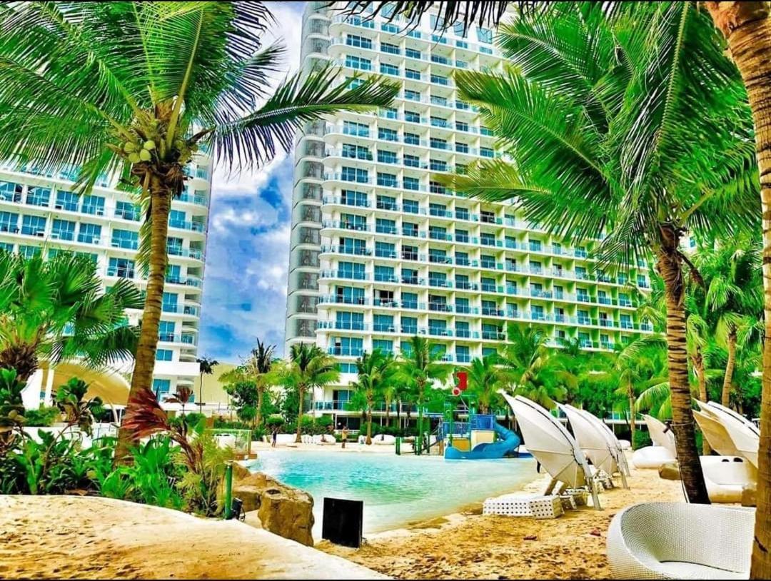 Condotel at SM Bicutan Manila Exterior foto