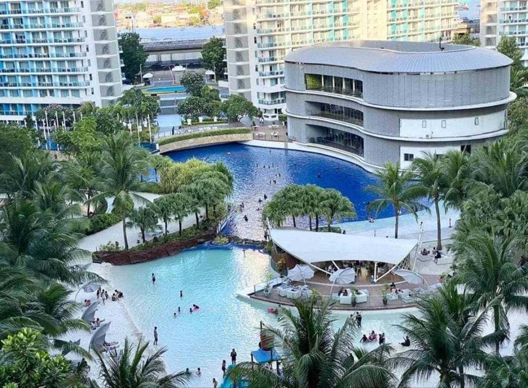Condotel at SM Bicutan Manila Exterior foto
